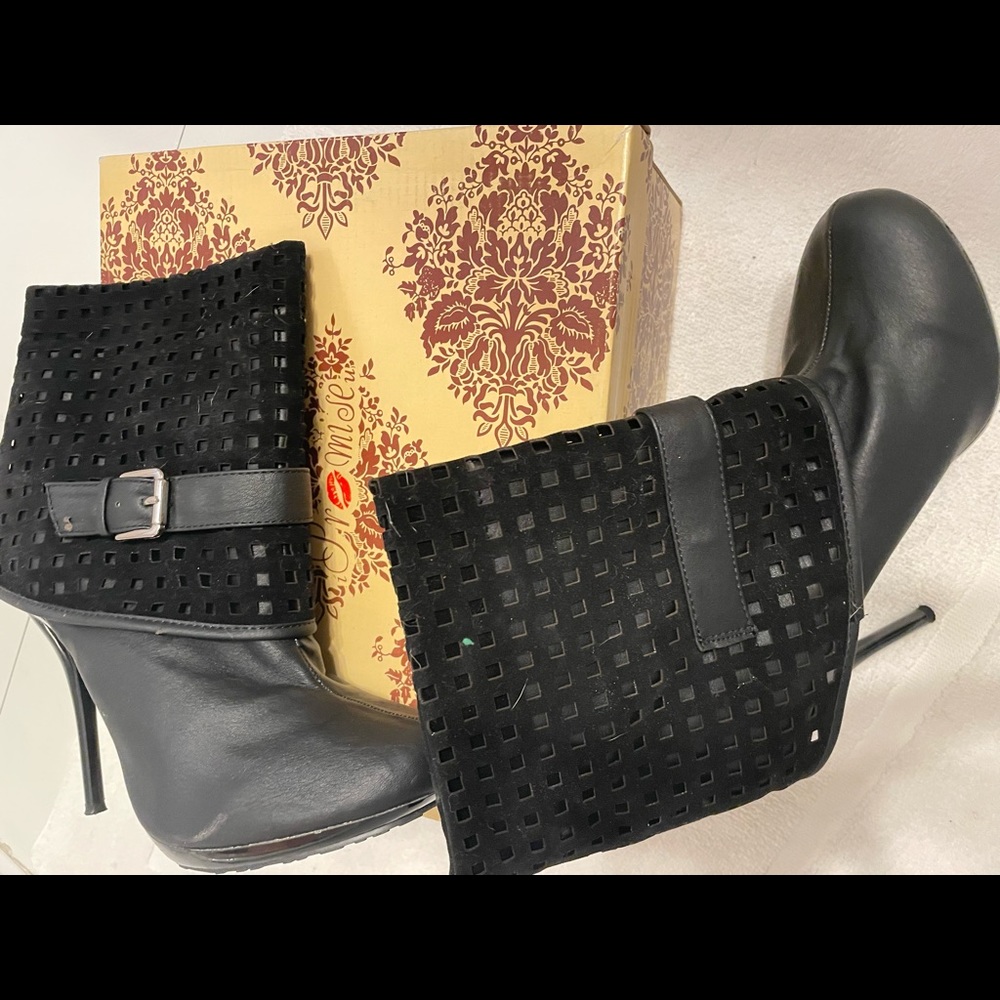 Black bootie